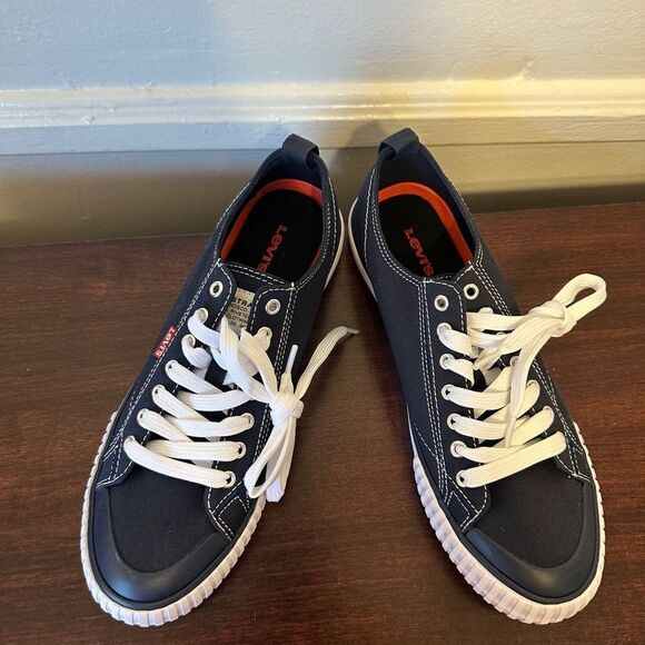 Men’s Levi's Navy Canvas lightweight Sneakers with White Laces size 8, new - Picture 2 of 9